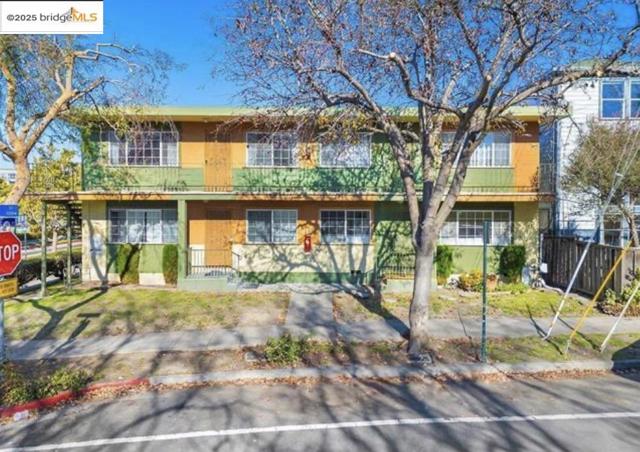 1298 63rd St, Emeryville CA: https://media.crmls.org/mediaz/c25e2adb-0604-4451-b7c2-fbad00eff6e5.jpg