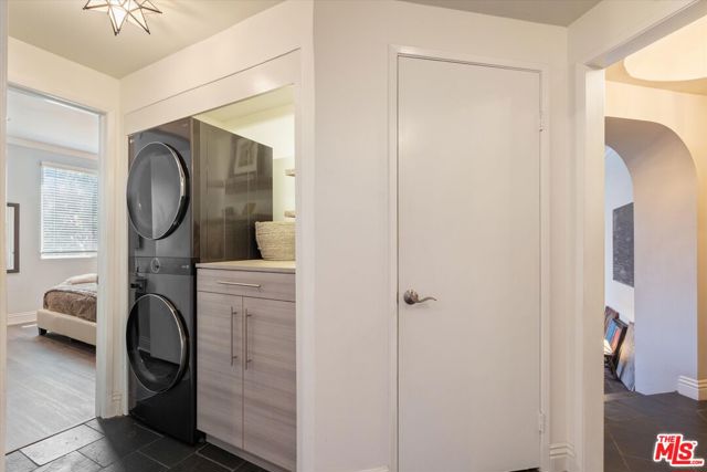 8455 Fountain Avenue, West Hollywood CA: https://media.crmls.org/mediaz/c25e9529-79a6-4155-87db-d3d3d8af3756.jpg