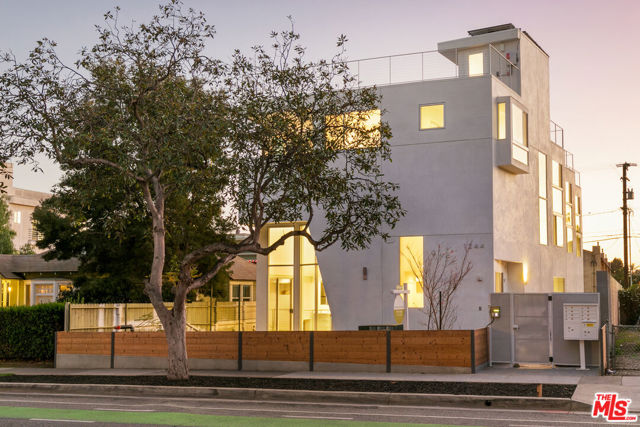 1244 14th Street, Santa Monica CA: https://media.crmls.org/mediaz/c25f2cee-b099-45ae-8820-edc8dcadd0d6.jpg