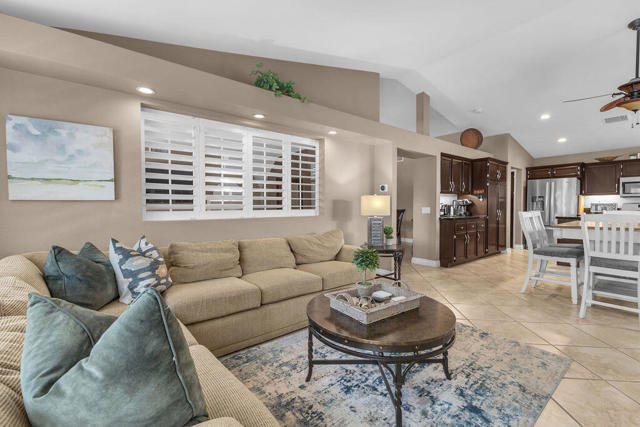 44310 Villeta Drive, La Quinta CA: https://media.crmls.org/mediaz/c25f38f3-18c8-41f8-8bd3-44f59b27ffc5.jpg