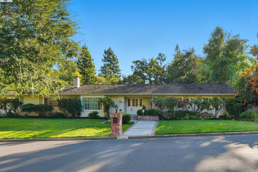 2402 Royal Oaks Drive