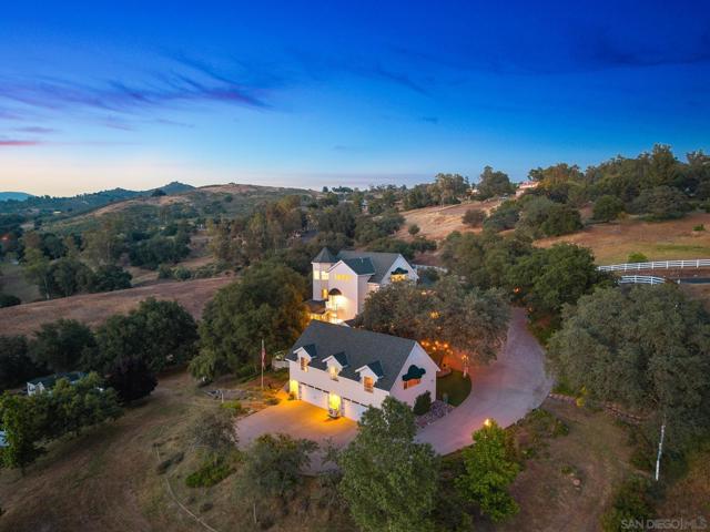 24665 Rancho Santa Teresa Dr, Ramona CA: https://media.crmls.org/mediaz/c2603134-b153-4816-9517-101f71e5c4d8.jpg