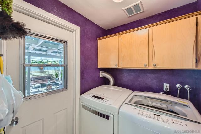 9373 GOYETTE PLACE, Santee CA: https://media.crmls.org/mediaz/c26053a3-ed4c-4eab-bba2-cfe038c85f4d.jpg