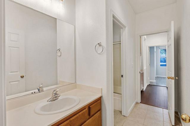 29165 Eden Shores Drive, Hayward CA: https://media.crmls.org/mediaz/c26073ab-cf09-4d58-aa00-0c6f65ecd3f4.jpg