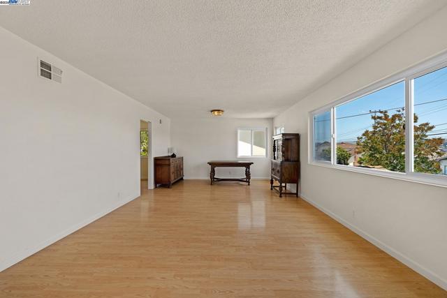 16651 Selby Dr, San Leandro CA: https://media.crmls.org/mediaz/c2607e8c-8447-4cba-a353-593bc77e0be8.jpg