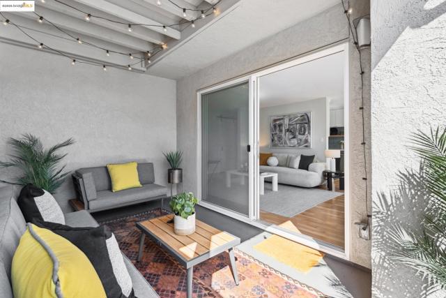 424 Staten Ave, Oakland CA: https://media.crmls.org/mediaz/c260e0ff-95aa-4bc7-8340-29f598cf8c2a.jpg