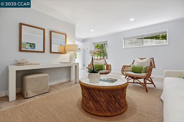 32 California Ave, Orinda CA: https://media.crmls.org/mediaz/c260e399-2442-459f-b741-0607008a5a97.jpg