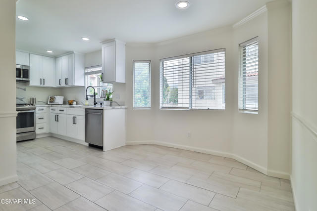 2711 Stearns Street, Simi Valley CA: https://media.crmls.org/mediaz/c2613a5c-dcec-4ccb-bded-d0e04c1d1f4e.jpg