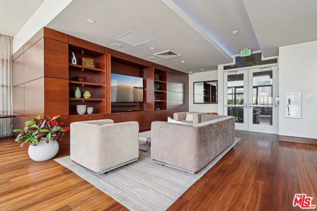 1155 S Grand Avenue, Los Angeles CA: https://media.crmls.org/mediaz/c2625f1a-86ab-4a76-b969-c197c82caa79.jpg