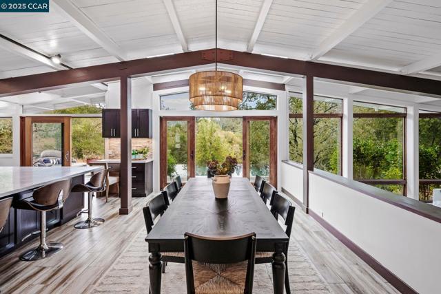 8 Oak Arbor Rd, Orinda CA: https://media.crmls.org/mediaz/c26266f0-d401-4db1-842b-aa73bfae7e98.jpg