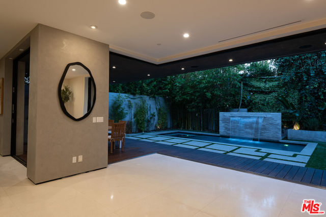 428 N La Jolla Avenue, Los Angeles CA: https://media.crmls.org/mediaz/c2627711-f0cb-49db-b5d6-117aa7dd90bb.jpg