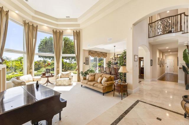 14963 Huntington Gate Drive, Poway CA: https://media.crmls.org/mediaz/c262be8e-4601-4603-b90e-4a13aa2dc51b.jpg
