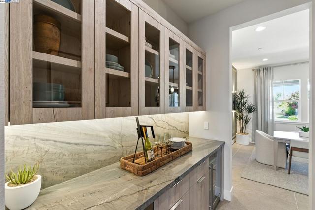 1685 Arione Street, Brentwood CA: https://media.crmls.org/mediaz/c262d3d8-34b7-4c2d-92b5-60da8ae3a490.jpg