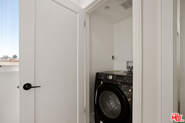 1615 2nd Avenue, Los Angeles CA: https://media.crmls.org/mediaz/c263372e-e502-4491-9c54-9cef5e2c12c4.jpg