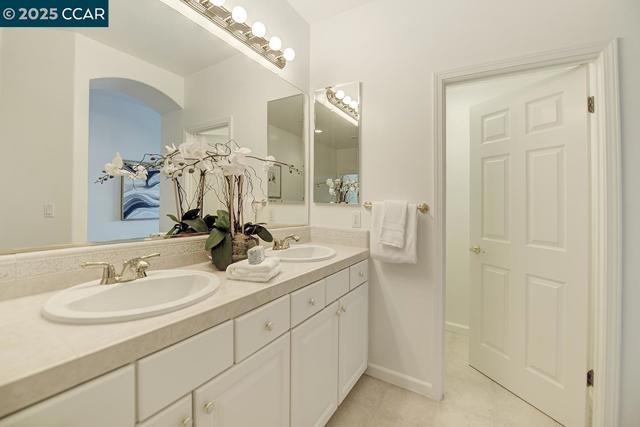 2916 Saklan Indian Dr, Walnut Creek CA: https://media.crmls.org/mediaz/c2637748-b458-4ea6-b7f4-f474c923c018.jpg