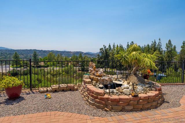 2617 LOBELIA RD, Alpine CA: https://media.crmls.org/mediaz/c2638787-9cfd-4484-b9bb-f333159b37bb.jpg