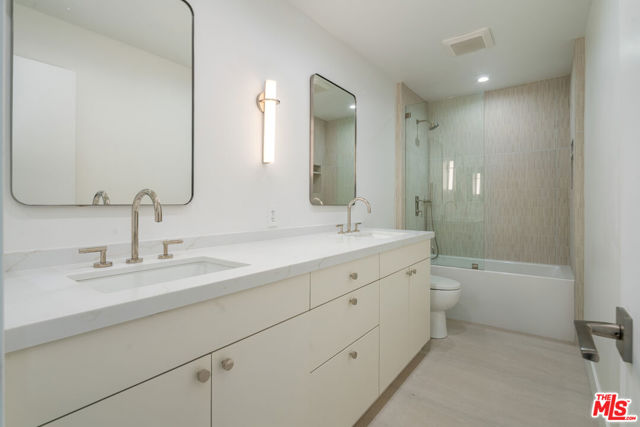 406 N Oakhurst Drive, Beverly Hills CA: https://media.crmls.org/mediaz/c263eeec-23e5-44d7-bd36-5c0302807558.jpg