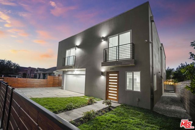 2125 S Rimpau Boulevard, Los Angeles CA: https://media.crmls.org/mediaz/c2646db3-a9be-40c5-8359-87cfa687c94c.jpg