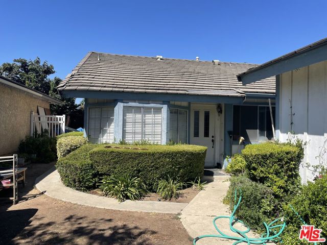 4529 N Canyonlands Road, Moorpark CA: https://media.crmls.org/mediaz/c264b51f-890f-4b5e-ad37-19cfde678c4f.jpg