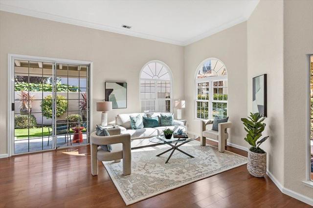 1190 Maria Privada, Mountain View CA: https://media.crmls.org/mediaz/c26546c8-5d6c-43ca-ab98-888957082185.jpg