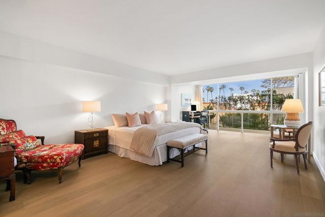 939 Coast Blvd. 5G, La Jolla CA: https://media.crmls.org/mediaz/c2665554-349f-4b57-aaf0-7b01fdc0e833.jpg