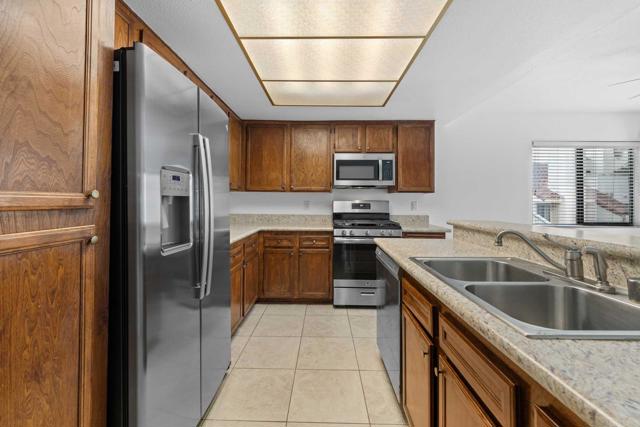 Detail Gallery Image 22 of 30 For 337 N Melrose Dr #E,  Vista,  CA 92083 - 2 Beds | 2 Baths