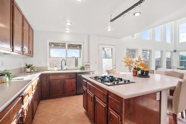 Detail Gallery Image 14 of 31 For 2288 Boulders Ct, Alpine,  CA 91901 - 4 Beds | 3 Baths