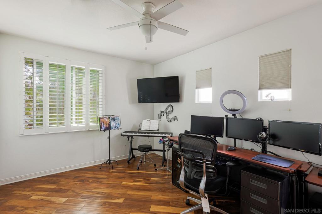 MLS #250033578SD img 30