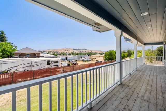 695 Hospital Road, Hollister CA: https://media.crmls.org/mediaz/c26811bd-ca28-4de3-8e62-a46e42db4fbc.jpg