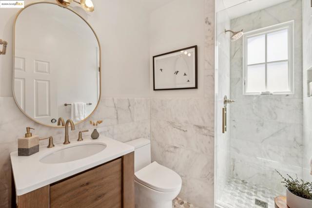 101 Palm Dr, Piedmont CA: https://media.crmls.org/mediaz/c26a8e32-9476-4b45-90e9-b722e1b33b65.jpg