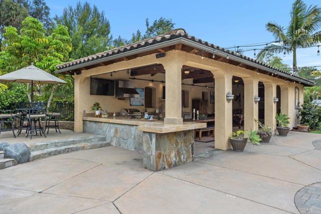 648 California Oak Drive, Vista CA: https://media.crmls.org/mediaz/c26aa3fb-dace-43ce-a774-e6c53e3fc4d5.jpg