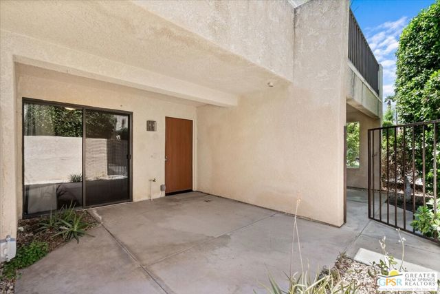 200 E Racquet Club Road, Palm Springs CA: https://media.crmls.org/mediaz/c26ae151-0da0-4bdd-914a-56b2daab4915.jpg