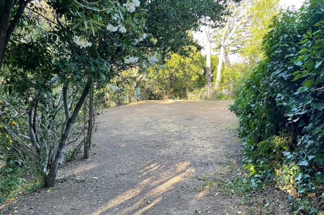 18211 Saratoga Los Gatos Road, Monte Sereno CA: https://media.crmls.org/mediaz/c26b13bb-2880-4c36-9d79-8e2ddb6889b7.jpg