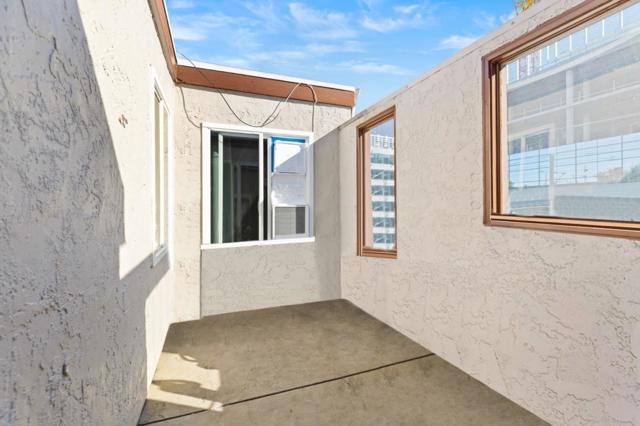 306 Beech Street, Redwood City CA: https://media.crmls.org/mediaz/c26ba3de-e8b6-41cc-904f-240710e9b2a0.jpg
