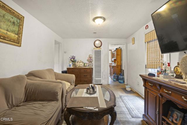 8590 N Ventura Avenue, Ventura CA: https://media.crmls.org/mediaz/c26c3a1e-9a90-42a6-900c-83332da49c7b.jpg