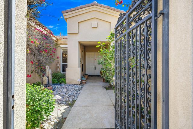 4 Hillcrest Drive, Palm Desert CA: https://media.crmls.org/mediaz/c26c4b4e-9662-4c79-b35d-0e35b746d0e7.jpg