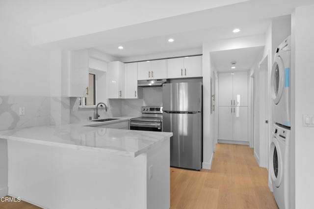 Detail Gallery Image 6 of 19 For 112 N Kenneth Rd #101,  Burbank,  CA 91501 - 2 Beds | 2 Baths