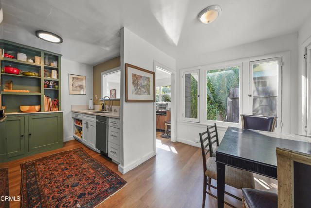 Detail Gallery Image 12 of 36 For 3961 Cumberland Ave, Los Angeles,  CA 90027 - 3 Beds | 2 Baths