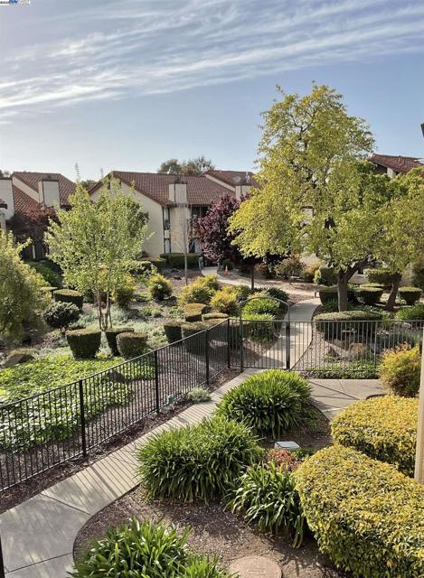 2513 Galleon Place, San Leandro CA: https://media.crmls.org/mediaz/c26de229-69bf-4151-9389-e44fb81420d1.jpg