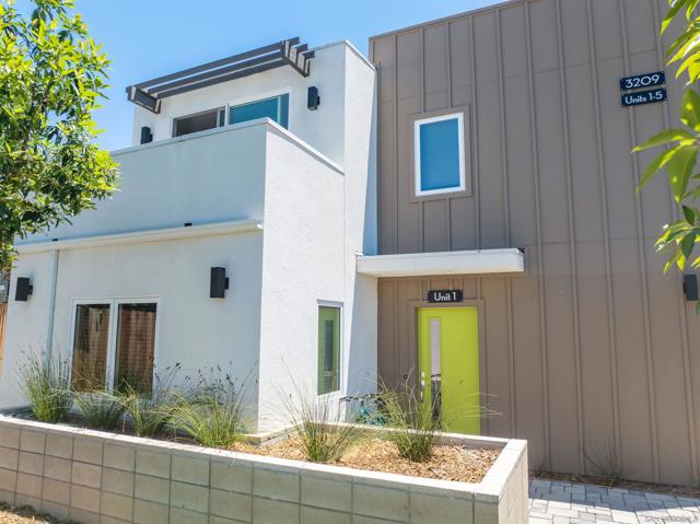 3209 L Street, San Diego CA: https://media.crmls.org/mediaz/c26e704a-61c9-4e94-8105-88ec4da62129.jpg