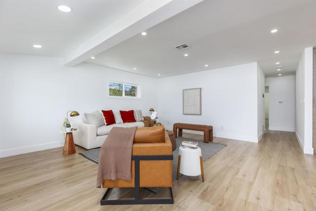 Detail Gallery Image 11 of 75 For 3840 Tomahawk Ln, San Diego,  CA 92117 - 5 Beds | 2 Baths