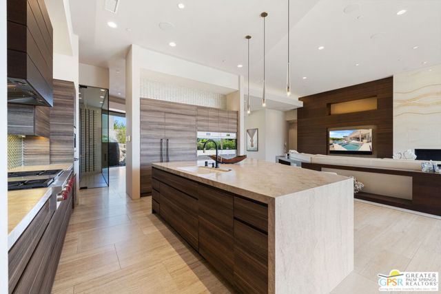 1 Sterling Ridge Drive, Rancho Mirage CA: https://media.crmls.org/mediaz/c26e888e-2b49-4ac6-8219-8cd72d65b965.jpg