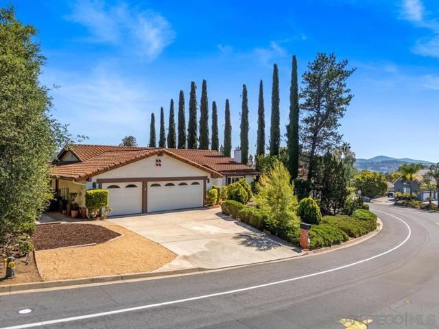 17109 Cloudcroft Dr, Poway CA: https://media.crmls.org/mediaz/c26f2eb4-34c0-4403-890d-0914090c3d3c.jpg