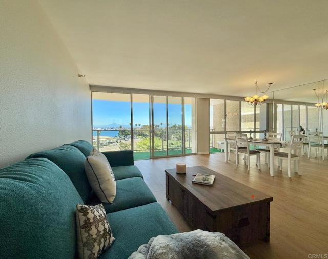 1820 Avenida del Mundo, Coronado CA: https://media.crmls.org/mediaz/c26f9569-1f4c-425b-a678-87ca052ef959.jpg