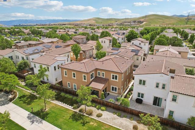 3454 Cinnamon Ridge Rd, San Ramon CA: https://media.crmls.org/mediaz/c27078f5-0b31-4a98-bdc6-3b80e57a0781.jpg