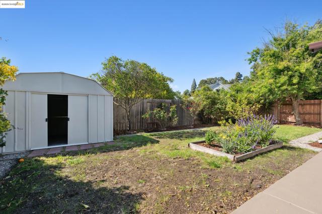 2309 Potrero Ct, Pinole CA: https://media.crmls.org/mediaz/c27084ff-518a-4ba6-a016-3fa90382a246.jpg