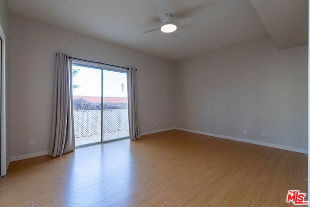 5135 Zelzah Avenue, 305 photo 23