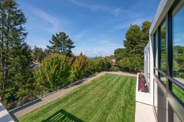5 Drayton Road, Hillsborough CA: https://media.crmls.org/mediaz/c2711564-66fc-4621-8eeb-ed1262f22e16.jpg