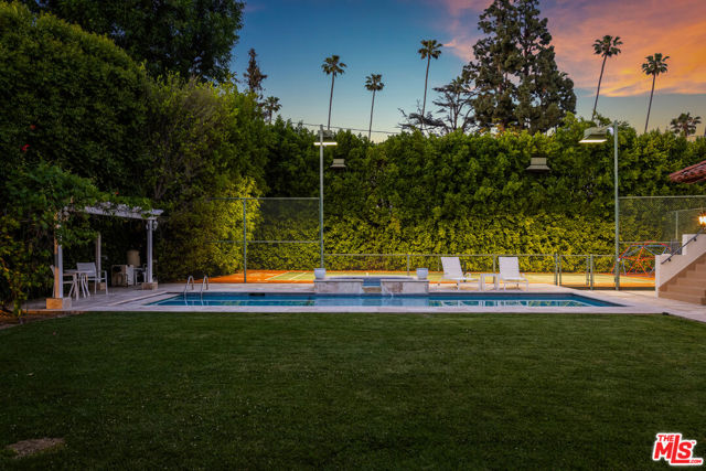 2086 S Oak Knoll Avenue, San Marino CA: https://media.crmls.org/mediaz/c271984d-9c31-475f-b6c0-82bdd33dd970.jpg
