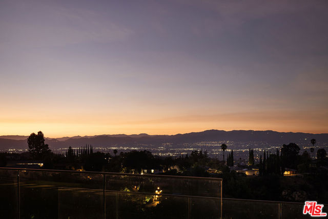16401 Mulholland Drive, Los Angeles CA: https://media.crmls.org/mediaz/c2719892-069f-4b48-8931-1f0f89e7c8a8.jpg